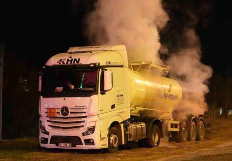 Yalova’dan Azerbaycan’a giden kimyasal yüklü tanker tepkimeye girdi, ekipler harekete geçti 1