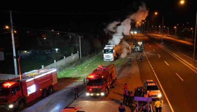 Yalova’dan Azerbaycan’a giden kimyasal yüklü tanker tepkimeye girdi, ekipler harekete geçti 3