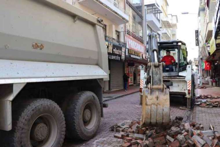 İzmit Belediyesi, Akça Cami Caddesinin Ömerağa Mahallesi kısmını yeniliyor! 1