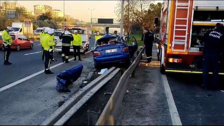 Otomobil Bariyere Ok Gibi Saplandı, Anne ve Oğlu Hayatını Kaybetti 3