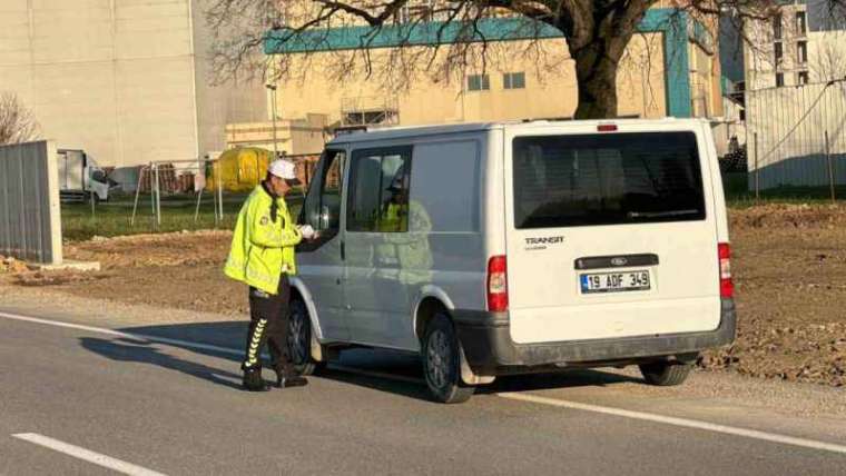 Radarla hız denetiminde 77 sürücüye ceza kesildi 4