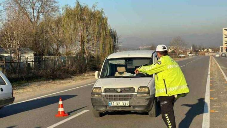 Radarla hız denetiminde 77 sürücüye ceza kesildi 5