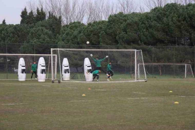 10 maçtır mağlup olmayan Sakaryaspor, ezeli rakibini yenmek için sahaya çıkacak 6