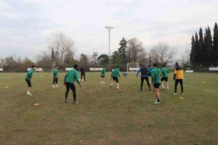 10 maçtır mağlup olmayan Sakaryaspor, ezeli rakibini yenmek için sahaya çıkacak 7