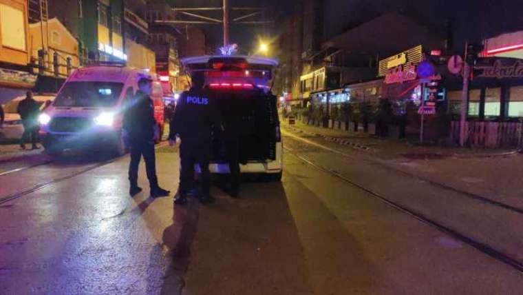 Kocaeli'de Kız Arkadaşıyla Yürürken Bıçaklandı 4