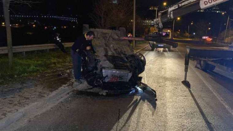 Takla atan otomobil 50 metre sürüklendi: 3 yaralı 1