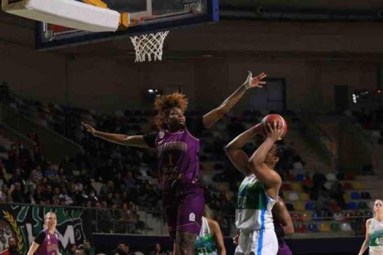 Kadınlar Basketbol Süper Ligi: İzmit Belediyespor: 93 - Galatasaray: 79 19