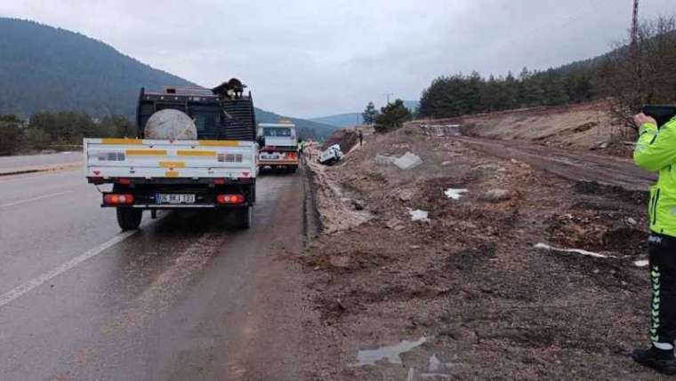 Bolu'da Araç Yoldan Çıktı 1 Ölü 3 Yaralı 2