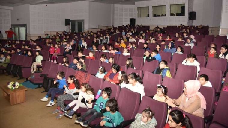  Kocaeli'de Tiyatro Gösterimine Katılan Çocuklar Hem Eğlendi Hem Öğrendi 1