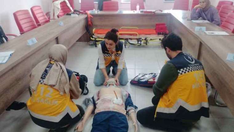 Düzce'de Ambulans Personellerine Eğitim Verildi 4