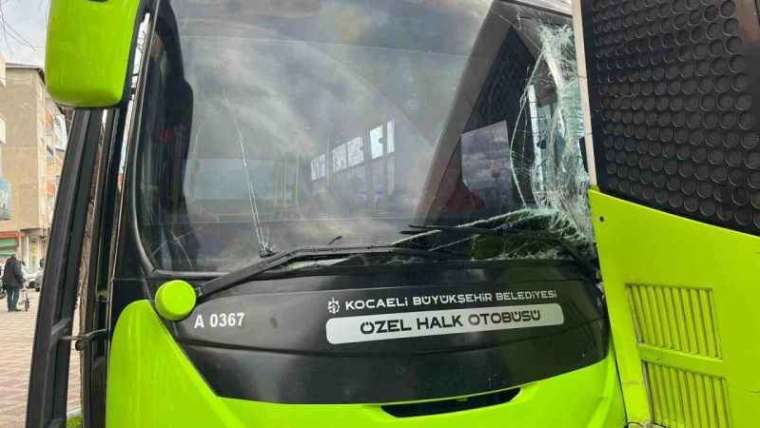 Özel Halk Otobüsü İle Belediye Otobüsü Çarpıştı:6 Yaralı! 6