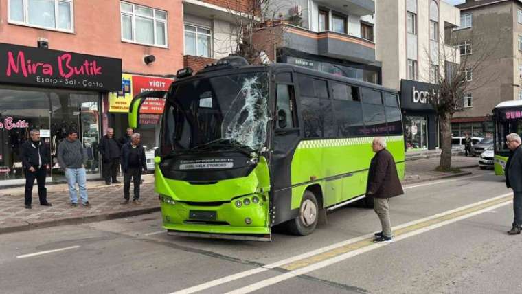 Özel Halk Otobüsü İle Belediye Otobüsü Çarpıştı:6 Yaralı! 5