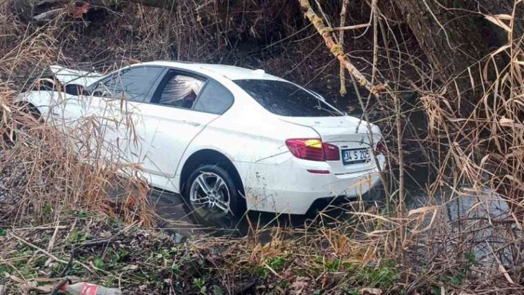 Lüks Otomobil Kanala Düştü Yaralılar var... 9