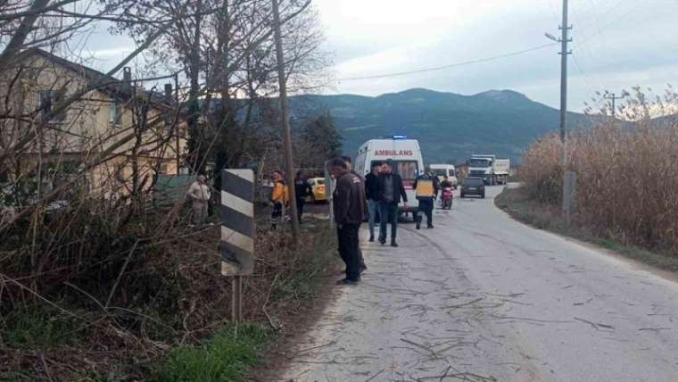 Lüks Otomobil Kanala Düştü Yaralılar var... 8