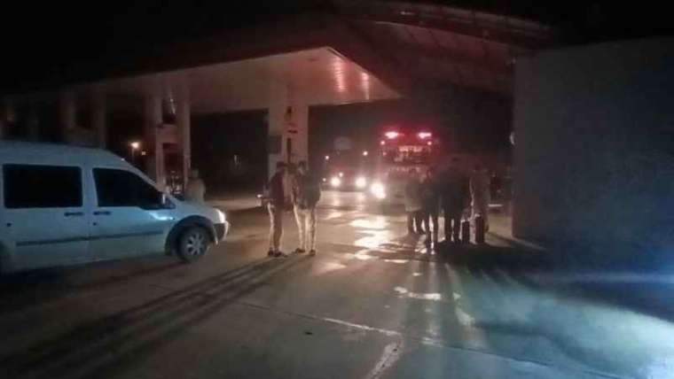 Sakarya'da Benzinlikte Trafo Patladı 6