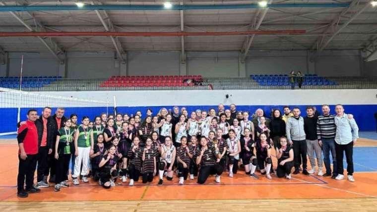 Okul Sporları Voleybol Müsabakasında Şampiyon Hürriyet Ortaokulu Oldu! 2