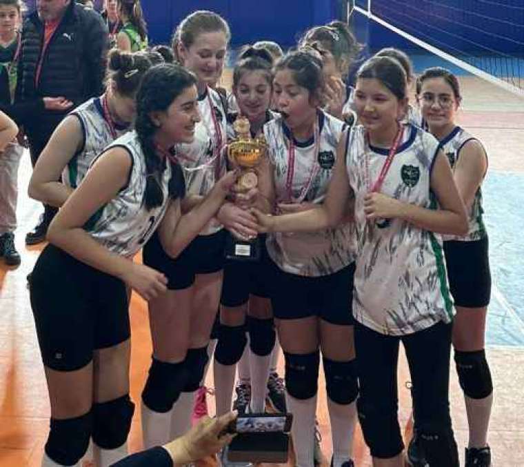 Okul Sporları Voleybol Müsabakasında Şampiyon Hürriyet Ortaokulu Oldu! 1