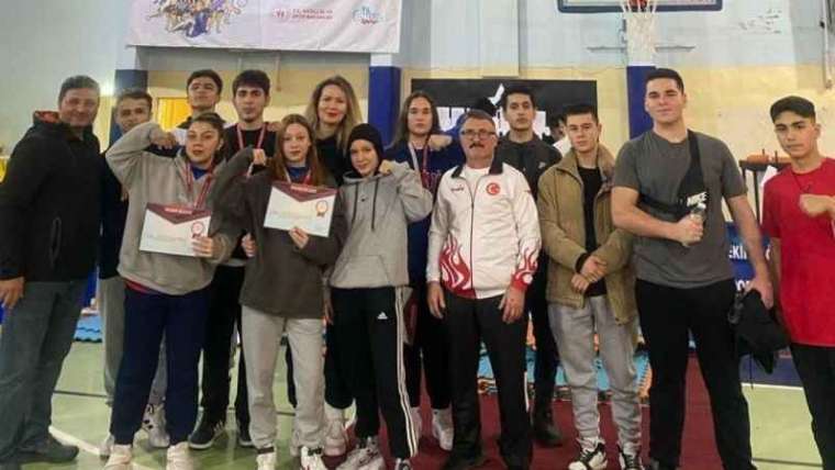 Tekirdağ’da Yapılan Okul Sporları Bilek Güreşinde Düzceli Sporcular 6 Madalya Kazandı! 3