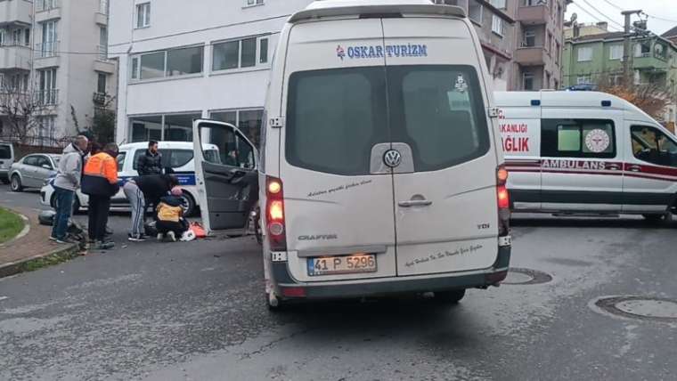 Servis Minibüsüyle Motosiklet Kafa Kafaya Çarpıştı : 1 Yaralı! 3