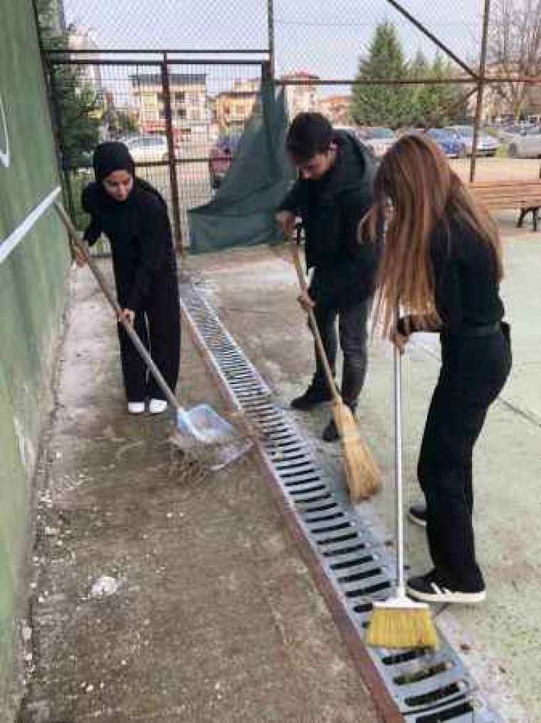 Düzce İçin Kolları Sıvayan Üniversite Öğrencileri Sosyal Sorumluluk Projesinde Birleştiler! 1