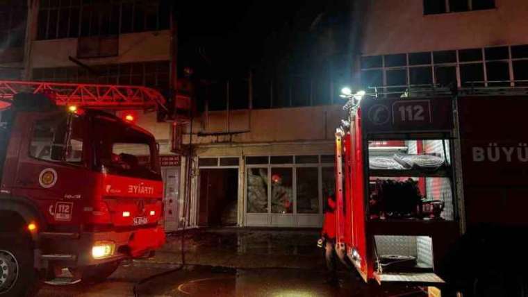 Sakarya'da Koltuk Üretimi Yapan Atölye Alevler İçinde Yandı 4