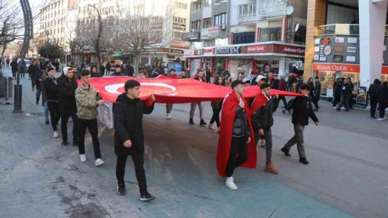 Bolu'da Gençler Şehitlerimizi Anma Yürüyüşü Düzenledi 1