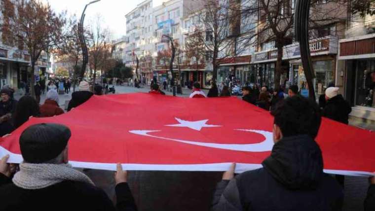 Bolu'da Gençler Şehitlerimizi Anma Yürüyüşü Düzenledi 2