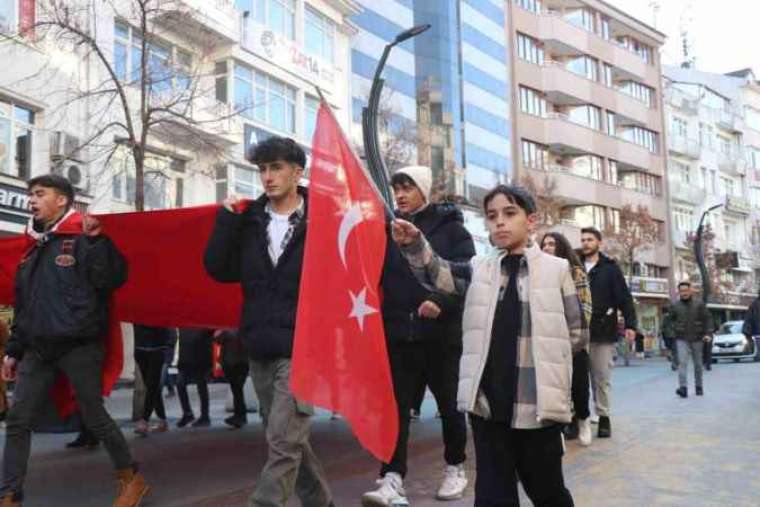 Bolu'da Gençler Şehitlerimizi Anma Yürüyüşü Düzenledi 3