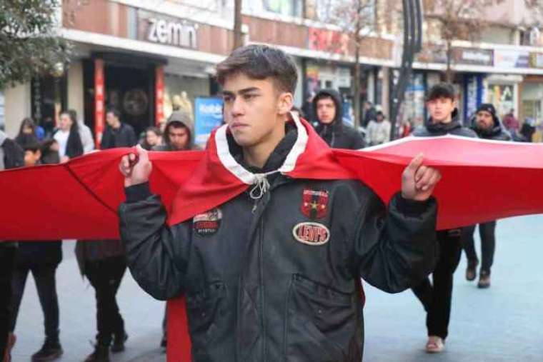 Bolu'da Gençler Şehitlerimizi Anma Yürüyüşü Düzenledi 4