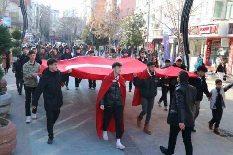 Bolu'da Gençler Şehitlerimizi Anma Yürüyüşü Düzenledi 5