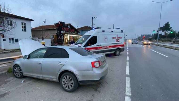  Köpeğe Çarpmak İçin Manevra Yapan Otomobil Kaza Yaptı: 3 Yaralı 5