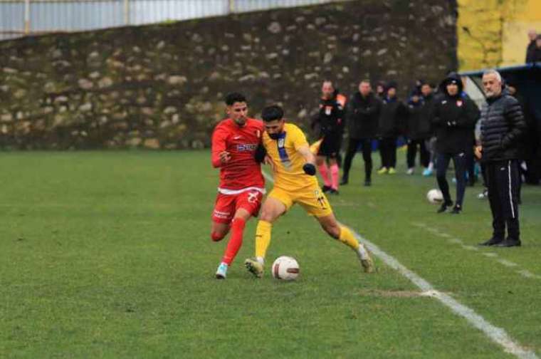 TFF 2. Lig: Belediye Derincespor: 0 - Düzcespor: 0 1