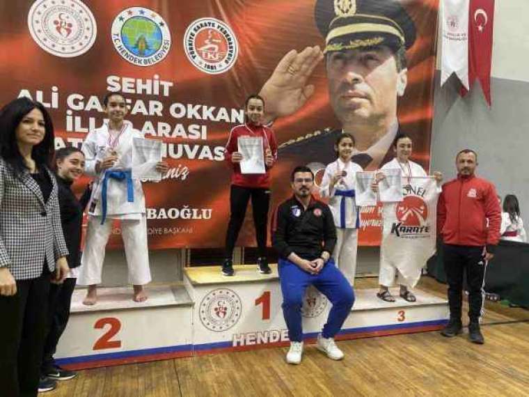 Karate Turnuvasından Madalyalar İle Döndüler 2