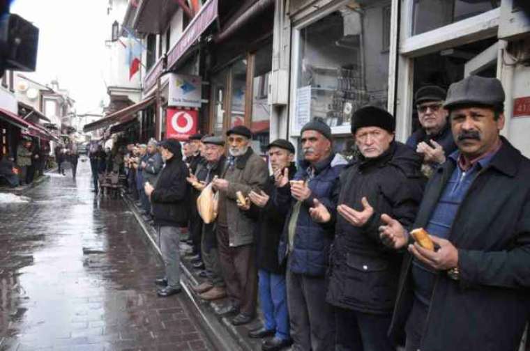 Soğuğa Aldırış Etmeden Geleneği Sürdürdüler! 3