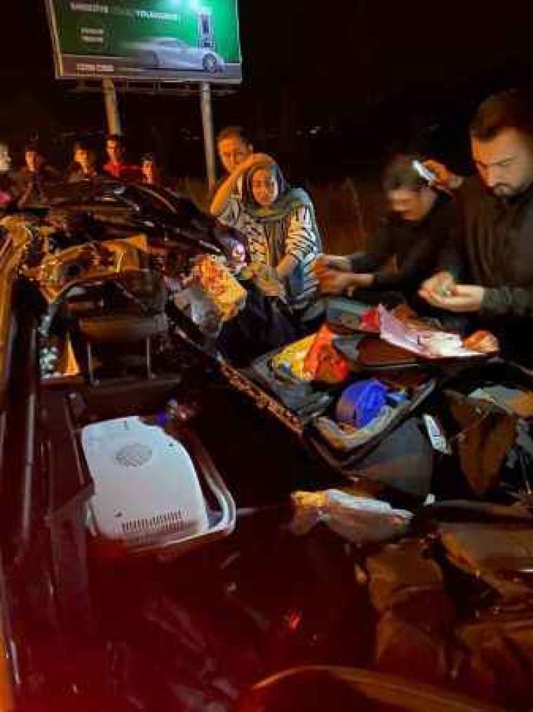 Polislerin içinde bulunduğu otomobil tıra çarptı: 1 ölü 2 yaralı 6