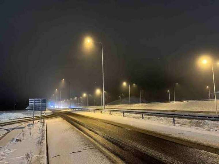 Kuzey Marmara Otoyolu Kocaeli geçişinde kar yağışı etkili oluyor 5