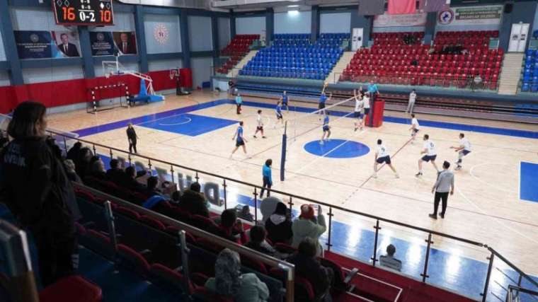 Düzce Belediyesi Spor Akademisi Erkek Voleybol Takımı Zirvedeki Yerini Korudu! 3