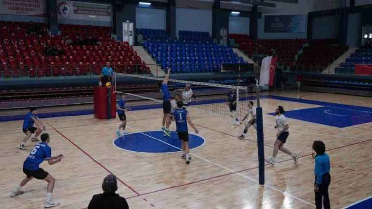 Düzce Belediyesi Spor Akademisi Erkek Voleybol Takımı Zirvedeki Yerini Korudu! 2