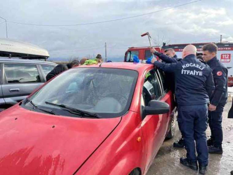 10 Aylık Bebek Araçta Mahsur Kaldı, Anne Korku Dolu Gözlerle Bekledi! 3