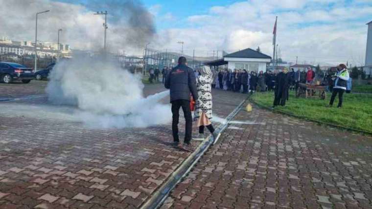 Düzce'de Yurt Personeline Yangın, Tahliye ve Söndürme Eğitimi! 3