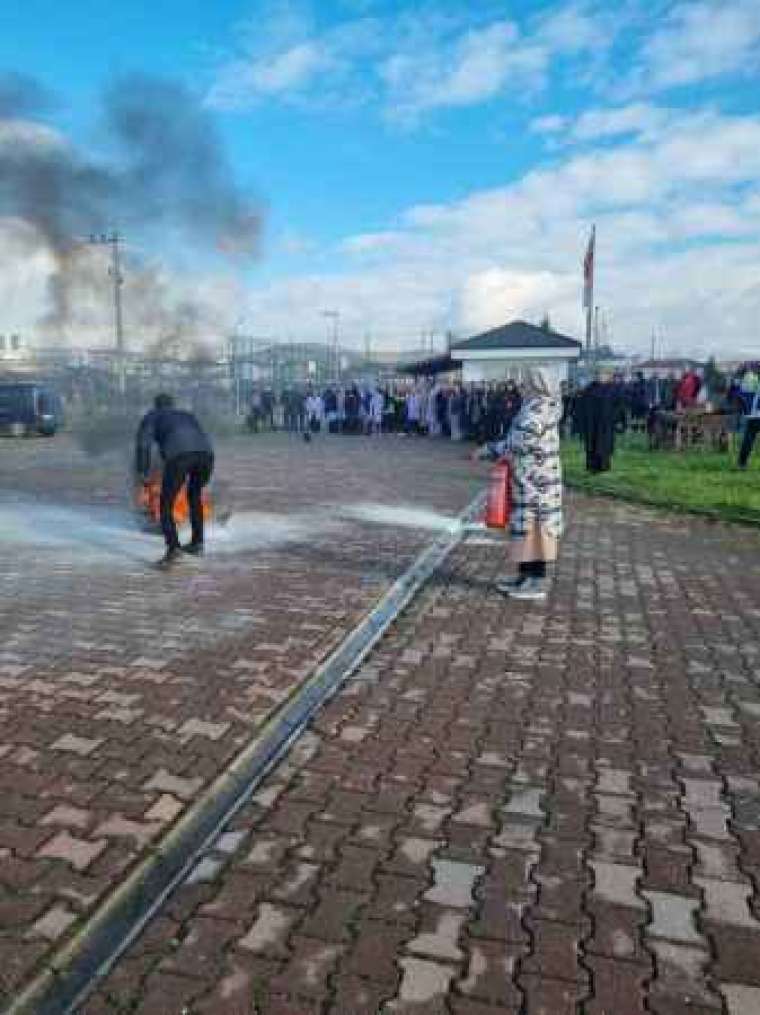 Düzce'de Yurt Personeline Yangın, Tahliye ve Söndürme Eğitimi! 2