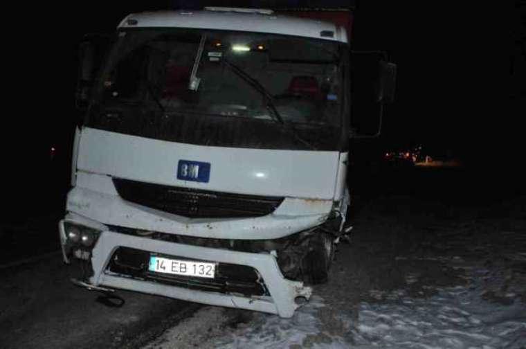 Tavuk Dolu Kamyon İle Otomobil Kafa Kafaya Çarpıştı 2