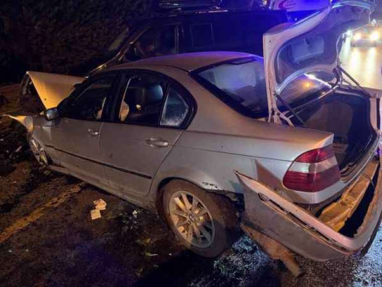 Kontrolden çıkarak karşı şeride geçen otomobil zincirleme kazaya sebep oldu 5