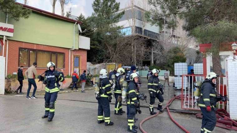 Kocaeli’de Fabrika Yangını Söndürme Çalışmaları Devam Ediyor! 7