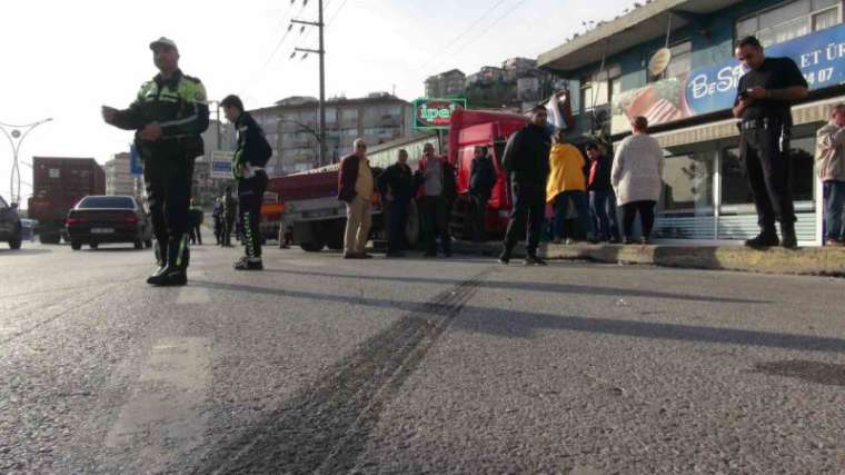  Kocaeli İzmit'te Trafik Kazası: 4 Yaralı 2