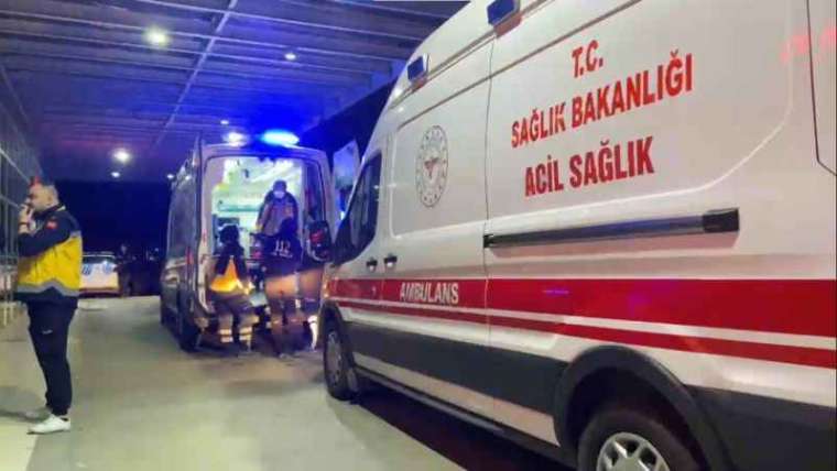 Kocaeli'de Bıçaklı Kavga: 3 Kişi Yaralandı! 3