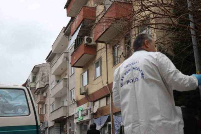 Sakarya'da 69 Yaşındaki Bir Adam Evinin Balkonunda Vurulmuş Halde Bulundu 1