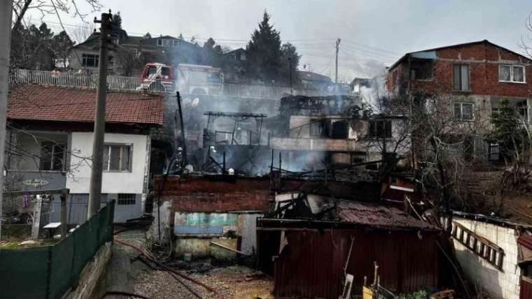 Kocaeli'de Yangın faciası: 2 Ev Küle Döndü 8