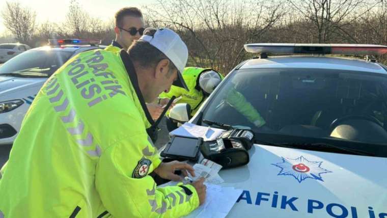 Düzce’de Trafik Ekipleri Sıkı Denetimde! 1