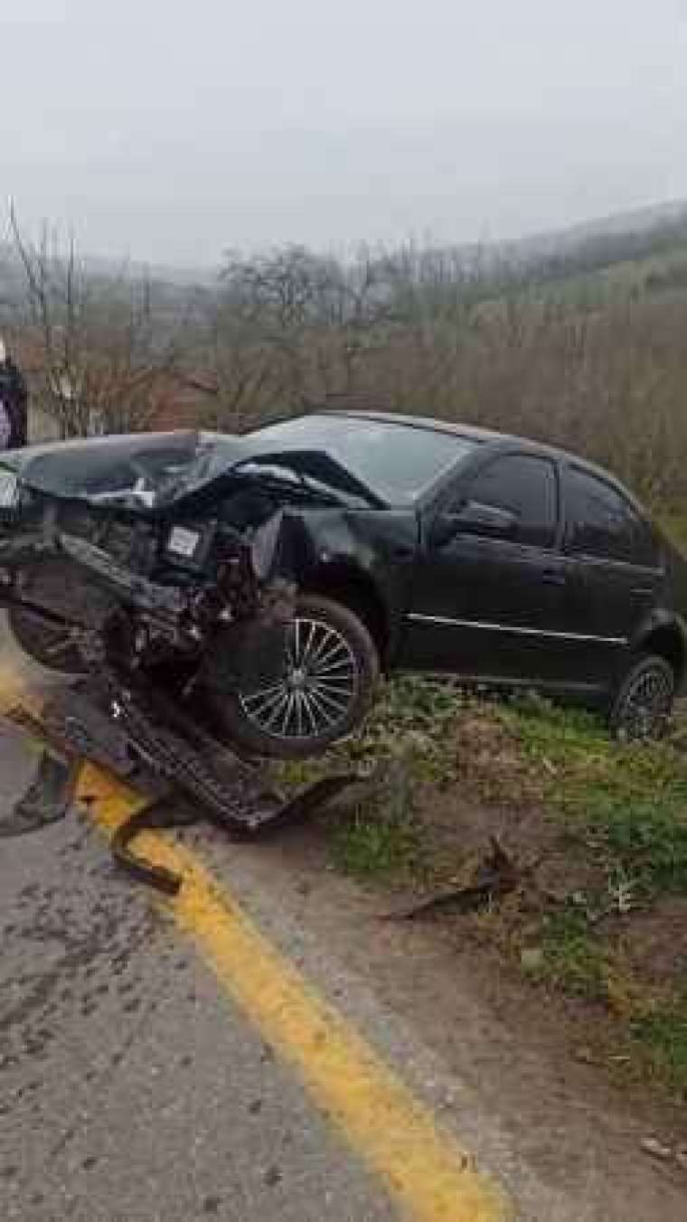 Sakarya'da 2 otomobil çarpıştı: 1 yaralı 1